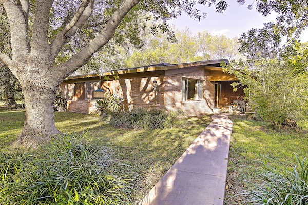 Brownsville Vacation Rental | 4BR | 2.5BA | 3,000 Sq Ft  | Step-Free Access
