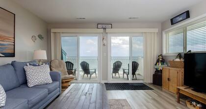 1 Bedroom Oceanfront Condo in The Riggings!