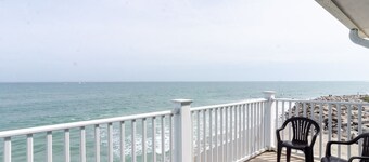 1 Bedroom Oceanfront Condo in The Riggings!