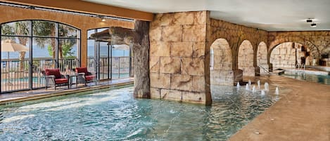 Una piscina techada, una piscina climatizada