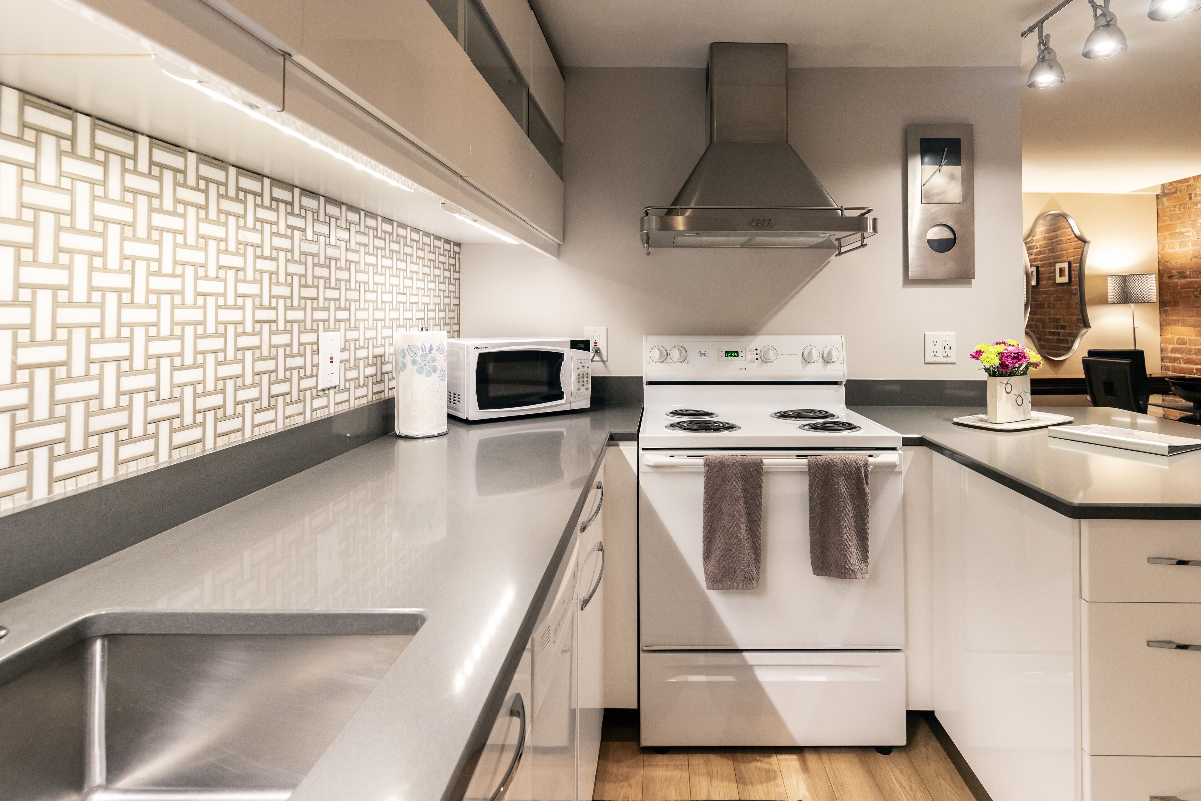 Refrigerador, microondas, horno, placa de cocina