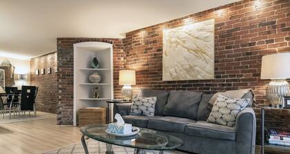Enjoy a classic Capitol Hill experience just 5 blocks from the seat of power.