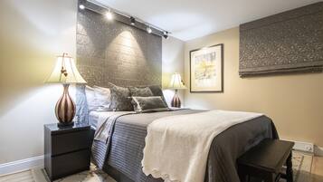 1 habitación, tabla de planchar con plancha, wifi gratis y ropa de cama