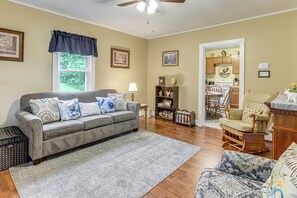 TV, fireplace, DVD player, video library - 'Grandma's Farm House' on 125 Acres w/ Fire Pit! (Beattyville)