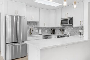Fridge, microwave, oven, stovetop - Palm Cay 5, Newly Remodeled Townhome Steps from the Beach. Heated Pool (Holmes Beach)