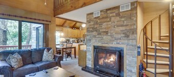 Wintergreen Home mit Whirlpool, Deck & Blick auf die Berge