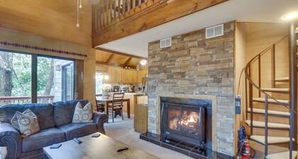 Wintergreen Home w/ Hot Tub, Deck & Mountain Views