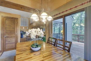 Dining - Wintergreen Home w/ Hot Tub, Deck & Mountain Views (Wintergreen)