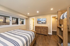 4 Schlafzimmer, Schreibtisch, Bügeleisen/Bügelbrett, kostenloses WLAN