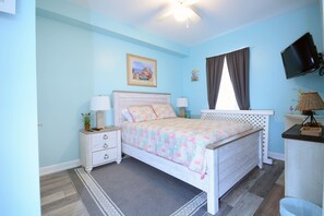 3 bedrooms, WiFi, bed sheets - Bright, colorful 3-bedroom luxury condo with WiFi, a gorgeous marsh and bay view, and an outdoor pool located midtown on the bay water! (OCEAN CITY)