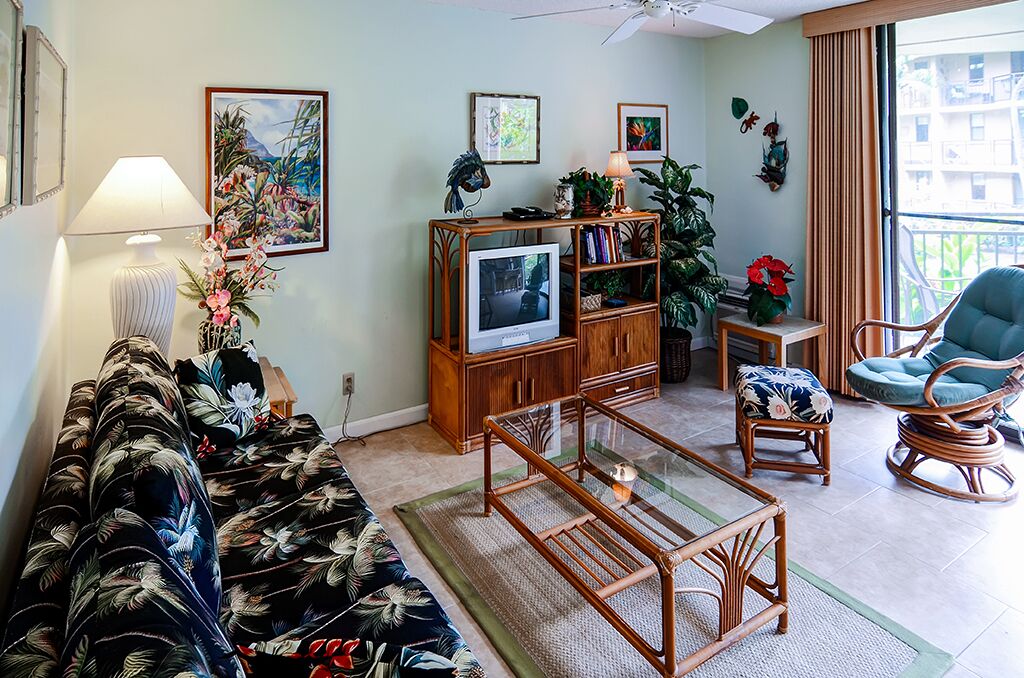 Oceanview Kailua-Kona Condo with Private Balcony!