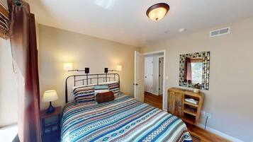 3 slaapkamers, een strijkplank/strijkijzer, gratis wifi, beddengoed