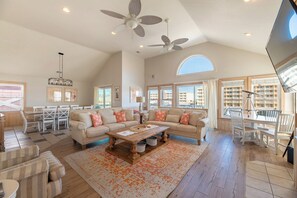 TV, Netflix, Hulu, streaming services