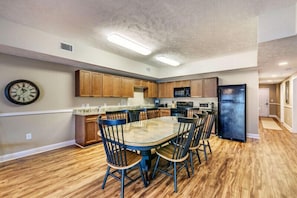 Dining - Walk to Waves, Rides & Bites – Stay in the Action! (Myrtle Beach)