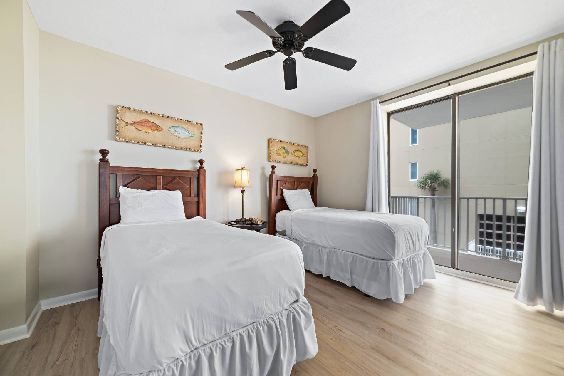 3 bedrooms, iron/ironing board, internet, bed sheets