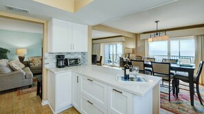 Unclassified image, 4 of 47, button