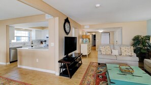 TV, DVD player - GULF BEACH WALK OUT 3 BED/2 BATH, Heated Pool, FREE WiFi & Trolley, A Rare Find! Great Sunsets (Holmes Beach)
