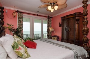 4 habitaciones, tabla de planchar con plancha, wifi y ropa de cama 