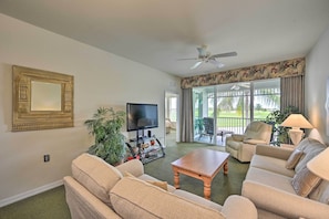 TV, DVD player, books, offices - Naples Condo w/ Golf View & Resort-Style Amenities (Naples)