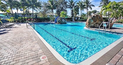 Free Golf Until Oct! Naples Condo w/ Resort Pool