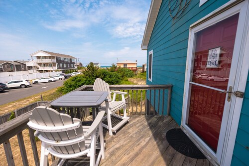 KH205- Oceanside Cottage w/ Direct Beach Access & Great Views- Pet Friendly!