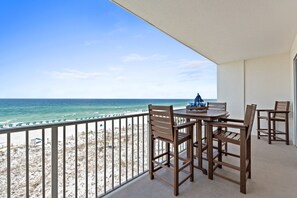 Outdoor dining - GD 508: The Golden Nautilus - SANDsational Living Awaits You (Fort Walton Beach)