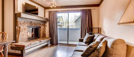 TV, fireplace