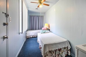 1 chambre, fer et planche à repasser, accès Internet, draps fournis