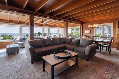 Happe House Apt A: 5 mh talo w / esteetön Lake Michigan Views (nukkuu 12)