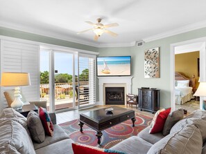 Smart TV, DVD player - Relaxing 3 BR Condo on Dune Lake with Access to Complimentary Kayaks (Santa Rosa Beach)