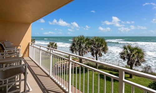 Direct Oceanfront Condo W/ Extra Large Balcony. Steps to the Beach 🌊