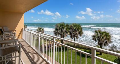 Direct Oceanfront Condo W/ Extra Large Balcony. Steps to the Beach 🌊
