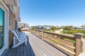 Terrace/patio - Duck Diamond - Sanderling, Ocean View, 95 Yds to Beach, Hot Tub, Sauna, Community Pool (Duck)