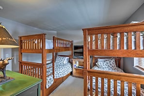 3 bedrooms, internet, bed sheets