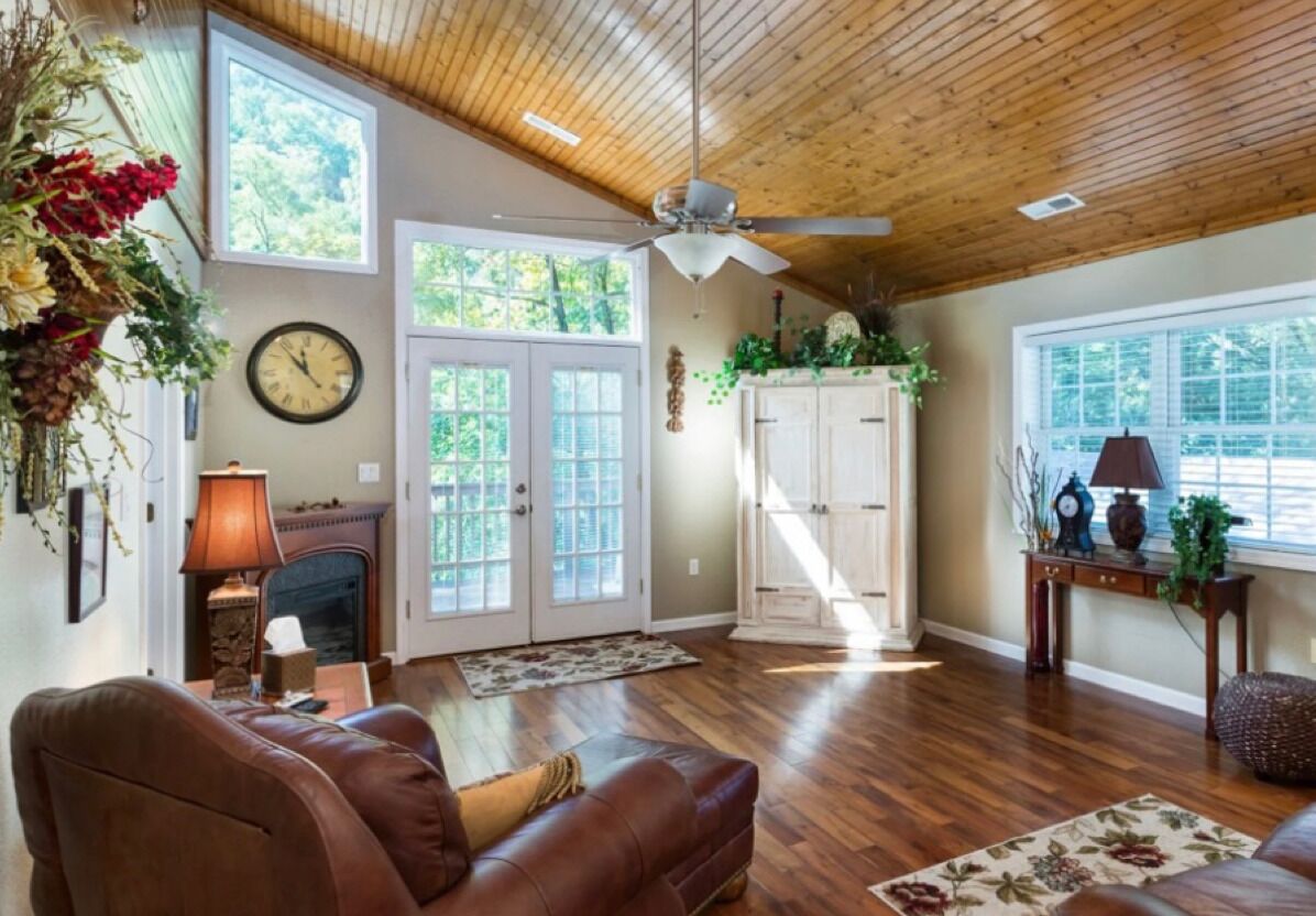Harley's River Walk - Mr Lake Lure Vacation Rentals