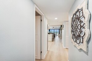 Interior - Villa Madeira 408 Beautifully updated, Walk to John's Pass, Beach front! (Madeira Beach)