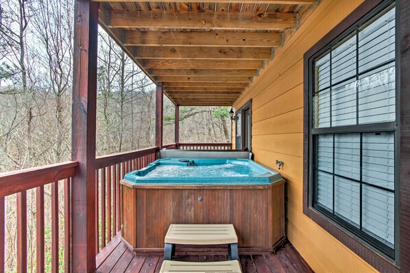 Relax on the deck with a hot tub at the center.