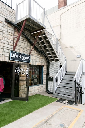 Exterior detail - BestLocation|Romantic|ViewBridgeFromBed|Couples|Pets|Photo backdrop|Nightlife!!! (Stillwater)