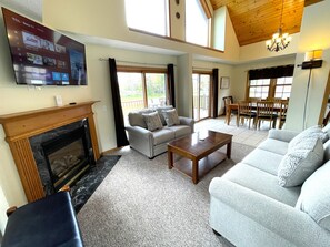 Smart TV, fireplace - American Great Outdoors @ Spring Brook Resort (Wisconsin Dells)