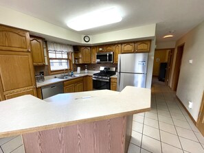Fridge, microwave, oven, stovetop - American Great Outdoors @ Spring Brook Resort (Wisconsin Dells)