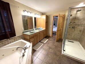 Ducha y bañera combinadas y toallas