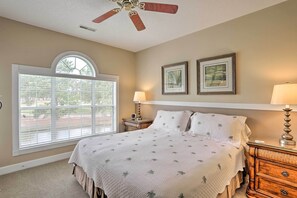 2 bedrooms, iron/ironing board, Internet, bed sheets - Central Myrtle Beach Condo w/ Golf Course View! (Myrtle Beach)