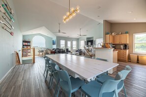 Dining - King BEEch - Southern Shores, 300 Yds to Beach, Ocean View, Pool, Hot Hub, Fenced Yard (Southern Shores)