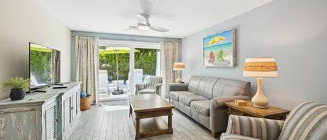 Smart-TV, bøker og stereoanlegg