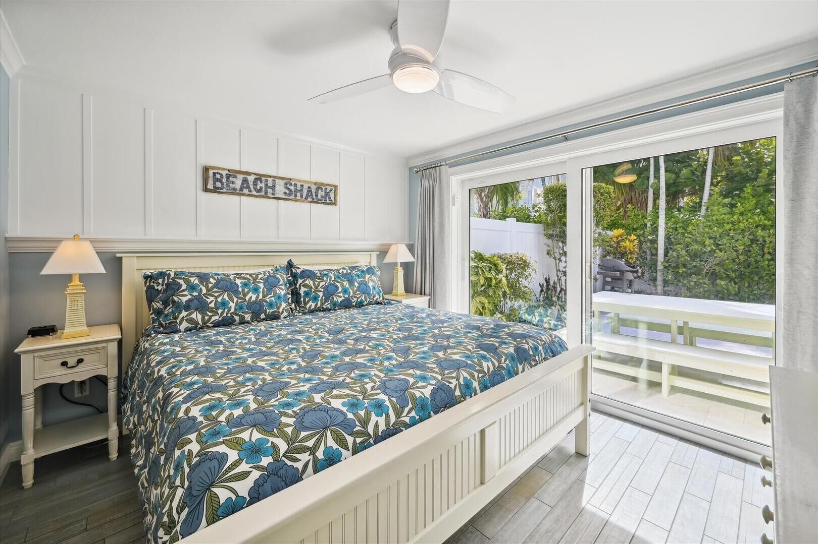 Two Bedroom Ground Floor Island Home Sleeps 5 And Includes Heated Pool. - Longboat Key, FL