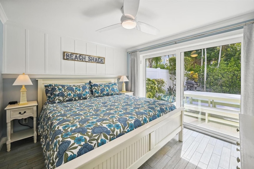 Two Bedroom Ground Floor Island Home Sleeps 5 And Includes Heated Pool. - Longboat Key, FL