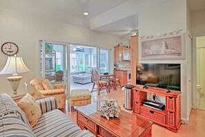 TV - Coastal Wells Cottage w/ Access to Game Room & Gym (Wells)