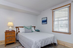 4 habitaciones, tabla de planchar con plancha, wifi y ropa de cama 