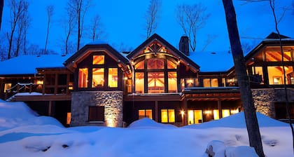 Grand Foret Villa | Luxurious Chalet with Hot Tub and Outdoor Firepit / Tremblant Living
