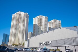 Exterior - No Resort Fee. StripView Balcony+ Free Valet+ Pool (Las Vegas)